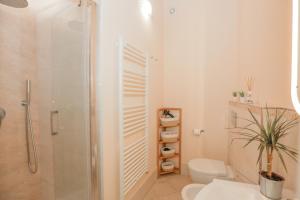 Ένα μπάνιο στο Puccini fresco - Appartamento Lucca Centro WiFi AirC Netflix +47 φωτογραφίες