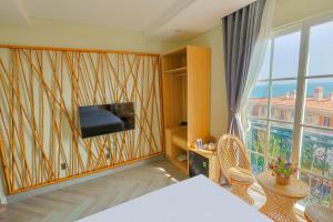 Телевизор и/или развлекательный центр в Thành Vinh Hotel