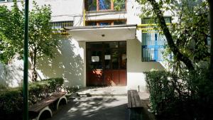 a building with a door and a bench in front of it at Chic and sunny downtown apartment in Braşov