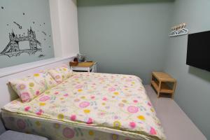 Tempat tidur dalam kamar di Com Inn-花蓮後車站電梯停車場