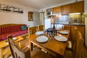 Kuchyň nebo kuchyňský kout v ubytování Apartment for 4 to 6 people in Albiez + 26 fotografií