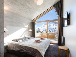 Postel nebo postele na pokoji v ubytování Luxueux appartement 5 pièces pour 10 pers. avec piscine et vue panoramique - FR-1-314-113