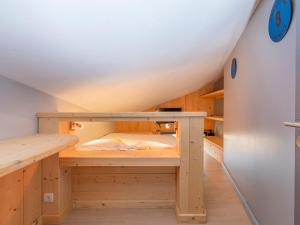 a room with a bunk bed in a attic at Charmant 3 pièces, 6 pers, balcon, WiFi, ski-in/ski-out - FR-1-314-155 in Morzine