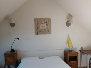 a bedroom with a bed and a picture on the wall at Charmant gîte en Normandie avec jardin et activités à sensations - FR-1-410-300 in Arçonnay