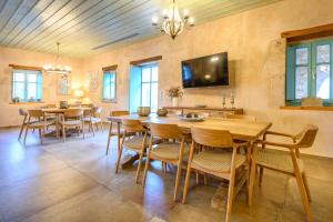 a dining room with a table and chairs at Pandora in Pyrgos Dirou