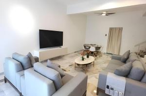 Μια τηλεόραση ή/και κέντρο ψυχαγωγίας στο Shah Alam Homestay 7-10Pax