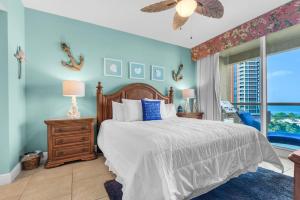 Postel nebo postele na pokoji v ubytování Portofino Island Resort 3-706 + 80 fotografií