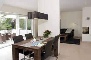 a dining room with a table and chairs at Perle von Borkum 2 in Borkum