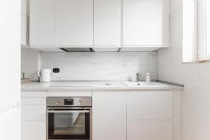 Η κουζίνα ή μικρή κουζίνα στο Luxury Suite in Villa near Rome and Ostia