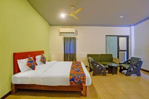 En eller flere senge i et værelse på FabHotel Baga Village Home- Nr Baga Beach