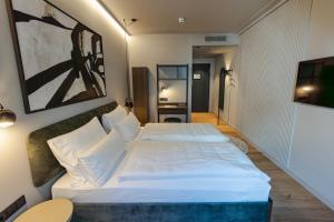 a bedroom with two beds and a television in it at Conlon House Lower East Side in Munich +13 photos