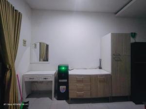 a small bathroom with a sink and a mirror at Ubung Little House Denpasar in Sempidi