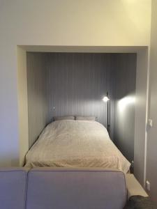 Ένα ή περισσότερα κρεβάτια σε δωμάτιο στο Beautifully renovated studio apartment in Kallio