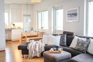 Χώρος καθιστικού στο Cozy Rooftop apartment By BookLapland +16 φωτογραφίες