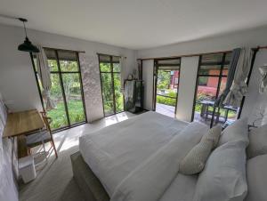 Postel nebo postele na pokoji v ubytování Sky Bungalows + 10 fotografií