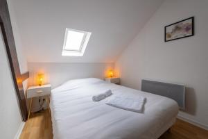 Postel nebo postele na pokoji v ubytování Très bel appartement proche centre Stationnement rue Gratuit