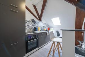 Kuchyň nebo kuchyňský kout v ubytování Très bel appartement proche centre Stationnement rue Gratuit