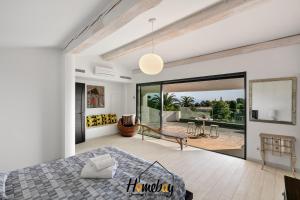 Postel nebo postele na pokoji v ubytování Villa Rose Pool Sea View Super Cannes