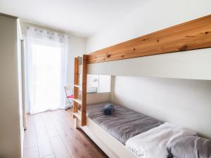 a bedroom with a bunk bed and a window at T3 68m2 Garage Terrasse Gare aux portes de Genève in Saint-Julien-en-Genevois