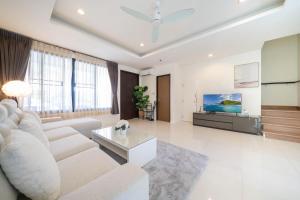 Χώρος καθιστικού στο Laguna Park 10 minutes walk to Bangtao Beach