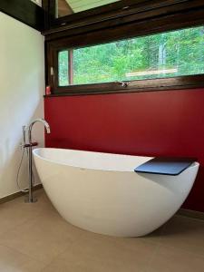 Ένα μπάνιο στο Rote Haus am See