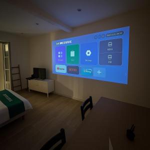 TV a/nebo společenská místnost v ubytování Appartement cosy coeur Montpellier