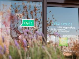 a sign in the window of a store at ibis Styles Carcassonne La Cité in Carcassonne