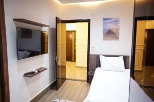 a bedroom with a bed and a mirror at KORAYA sunshine INN in Cairo