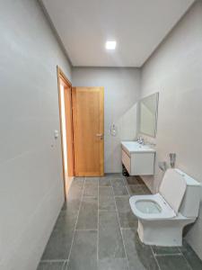 a bathroom with a toilet and a sink at Appartement Luxe OMiramar Balcon Privé Vue in Agadir