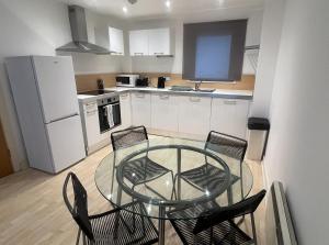 Kuchyň nebo kuchyňský kout v ubytování City Centre Apartment