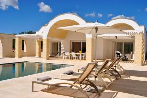 Πισίνα στο ή κοντά στο Villa Jehudiel