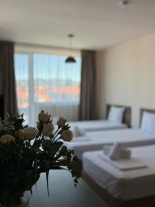 Ένα ή περισσότερα κρεβάτια σε δωμάτιο στο City Plaza