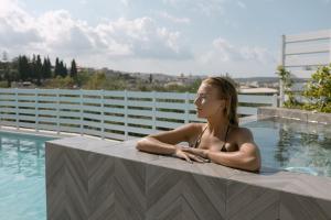 Πισίνα στο ή κοντά στο Olivia Villa, Celestial haven of luxury, By ThinkVilla