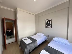 Postel nebo postele na pokoji v ubytování Apartamento Belo Horizonte 2 quartos Ed Maleta, Mercado Central, Feira Hippie, Praça da Liberdade e Parque Municipal