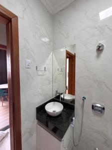 Koupelna v ubytování Apartamento Belo Horizonte 2 quartos Ed Maleta, Mercado Central, Feira Hippie, Praça da Liberdade e Parque Municipal + 17 fotografií