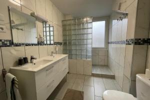 Ένα μπάνιο στο L'Horizons Havrais