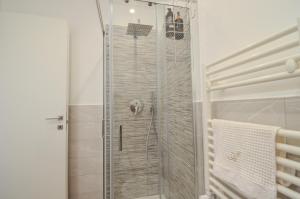 Koupelna v ubytování 60 passi dal mare-Charming CdO + 31 fotografií