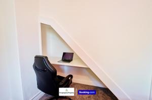 Fotografie z fotogalerie ubytování Cosy 4Bed Home By Prospergress Property Short Lets & Serviced Accommodation Coventry With Free Parking, WiFi & Pool Table and Games v destinaci Coventry + 29 fotografií