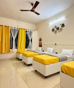 Una cama o camas en una habitación de Elite Stays Baner