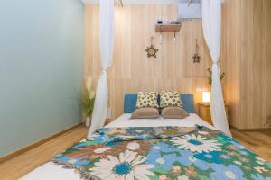 a bedroom with a large bed with a colorful blanket at Guangzhou Xingdu International Youth Hotel Apartment Hostel-Near Canton Fair And Canton Tower in Guangzhou