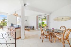 a kitchen and dining room with a table and chairs at Lakaz Lagon - Entre Vue Mer & Montagne, Jacuzzi in La Gaulette