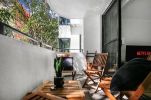 Χώρος καθιστικού στο Ultimo NSW - 2 Bedroom Apartment with Balcony