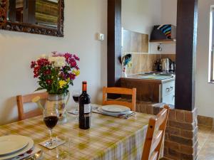 Η κουζίνα ή μικρή κουζίνα στο Apple Cottage - 27442