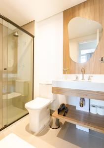 Et badeværelse på Charlie Wide Pinheiros + 18 billeder