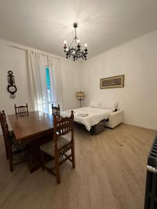 En eller flere senge i et værelse på Palazzo Creti