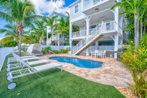 Πισίνα στο ή κοντά στο Sunset Tides - Waterfront Pool Home, 30' Dock