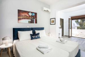 Ένα ή περισσότερα κρεβάτια σε δωμάτιο στο Aggelina Pefkos +26 φωτογραφίες