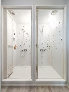 Ένα μπάνιο στο Gallery House