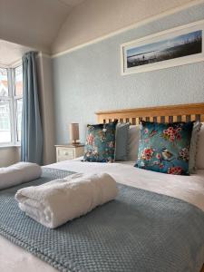 Katil atau katil-katil dalam bilik di Rhos on sea home