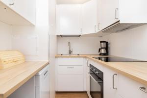 Η κουζίνα ή μικρή κουζίνα στο Bright Apartment Nevada with Balcony in Gdansk by Noclegi Renters